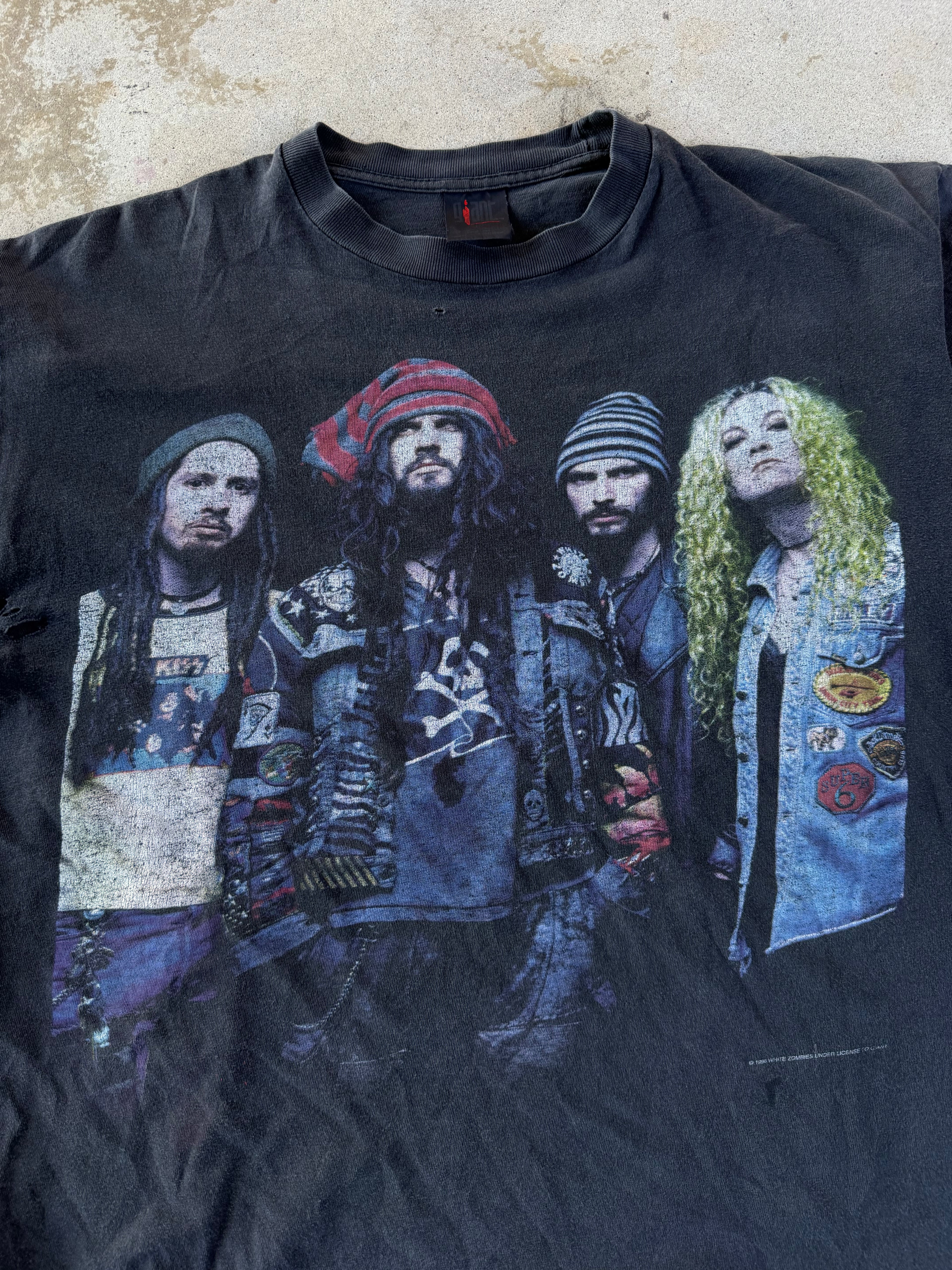 90s Faded White Zombie Band Portrait | XL