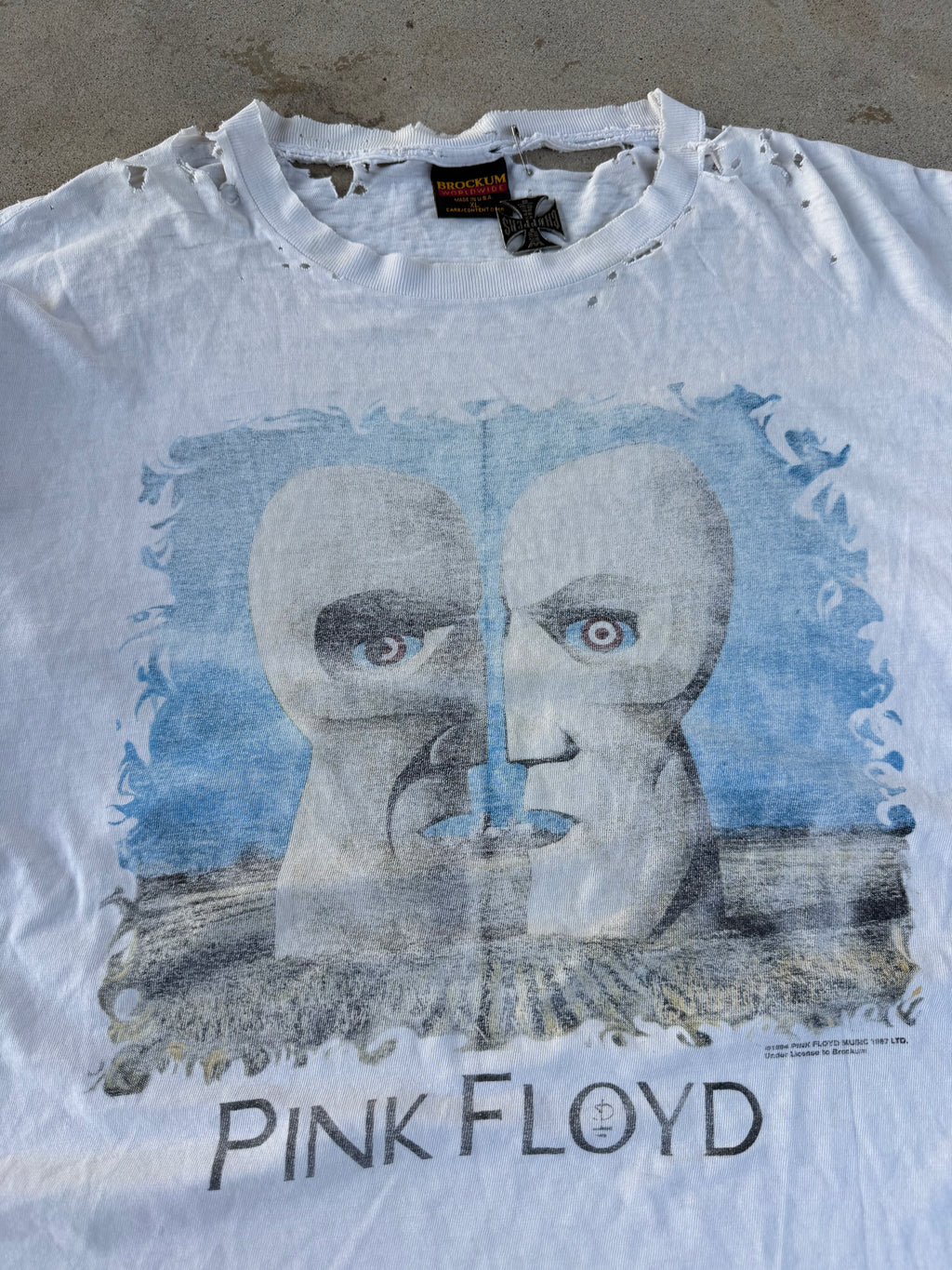 90s Paper Thin/Thrashed Pink Floyd | XL