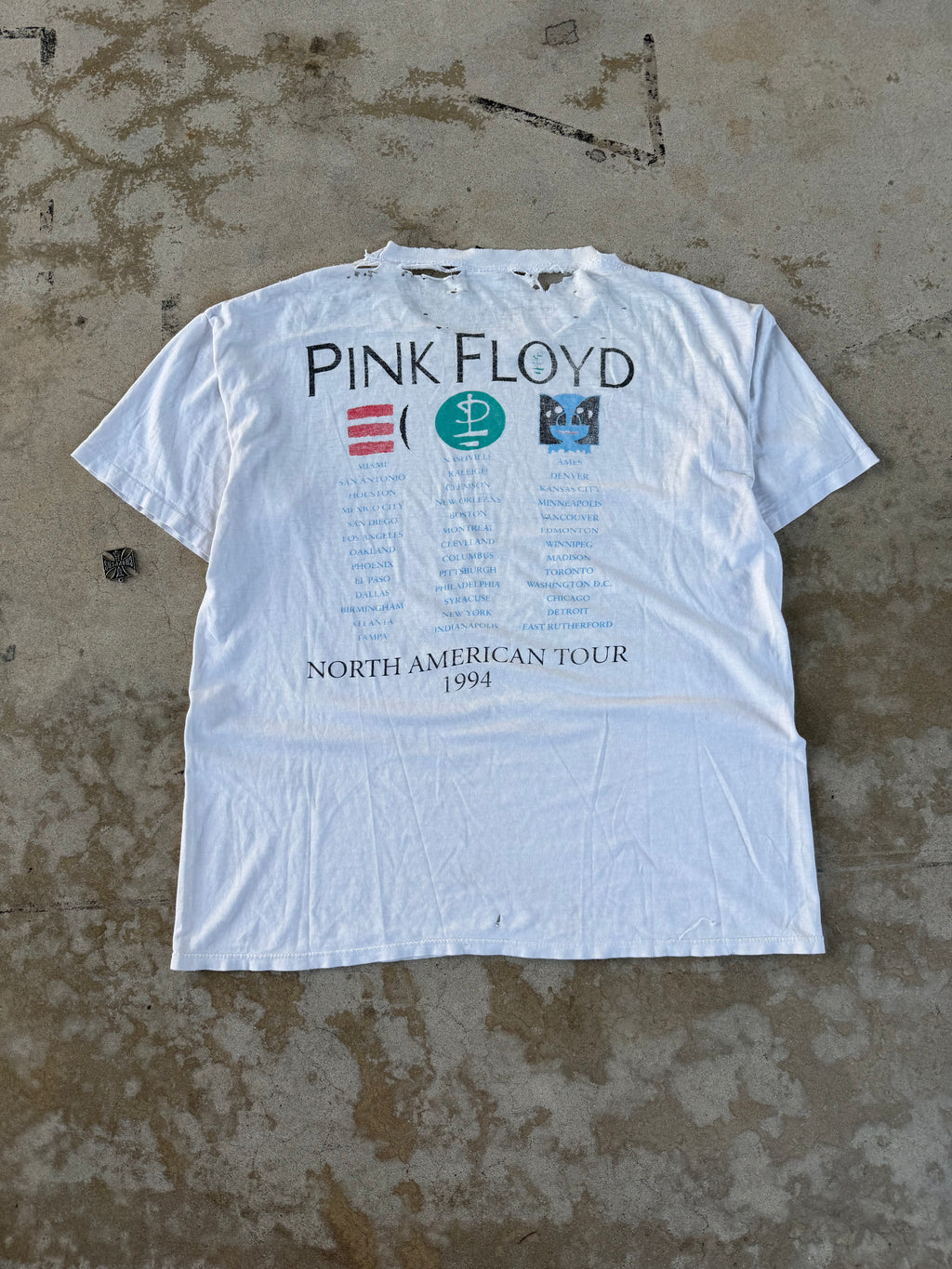 90s Paper Thin/Thrashed Pink Floyd | XL