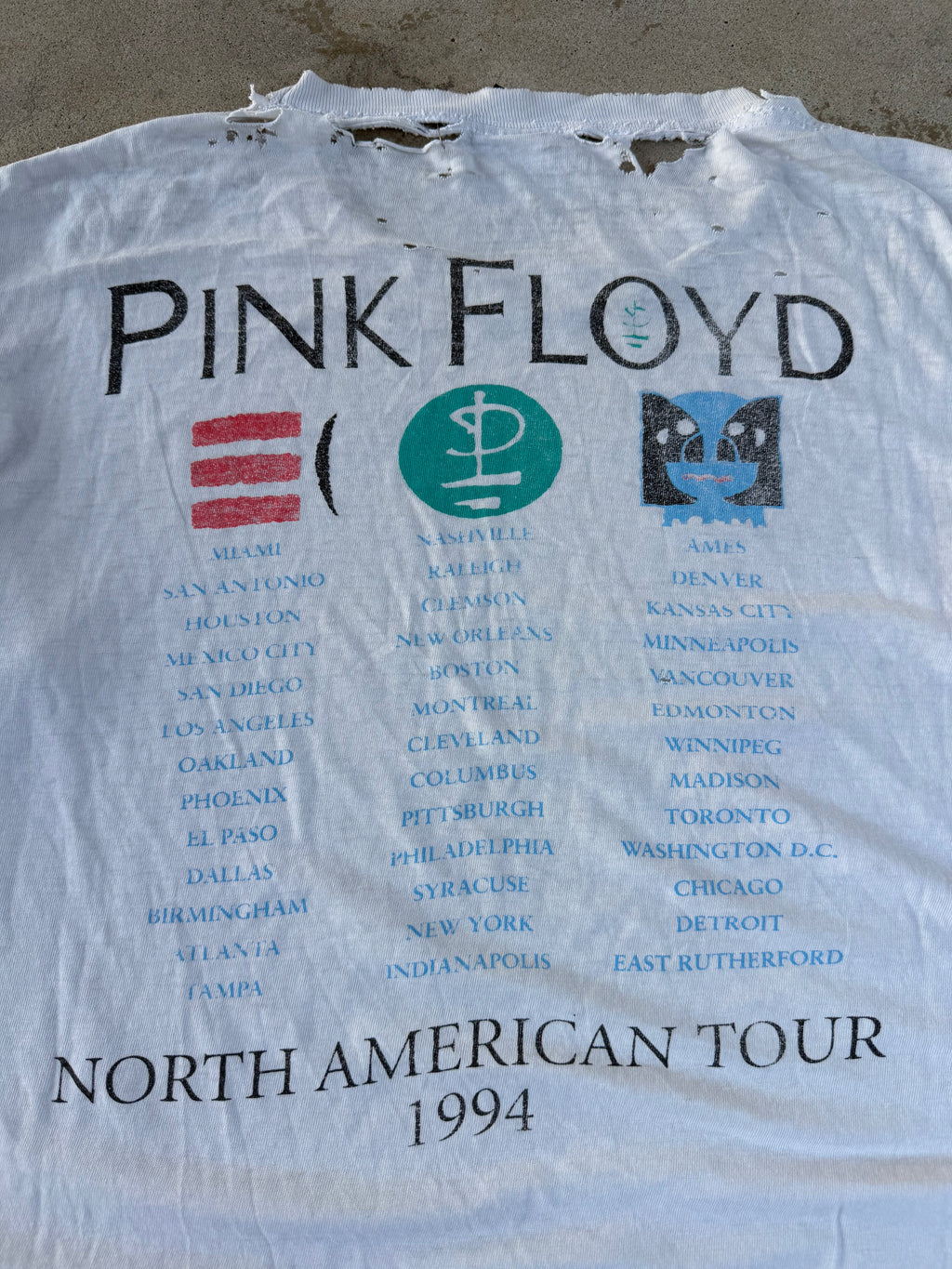 90s Paper Thin/Thrashed Pink Floyd | XL