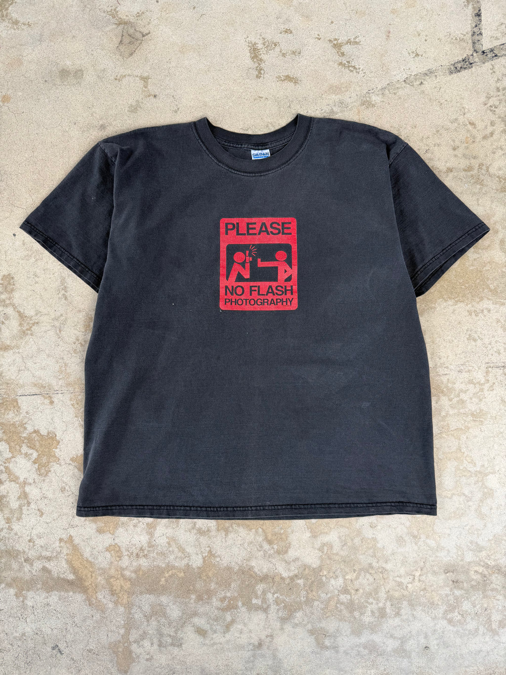 00s No Flash Photography | XL