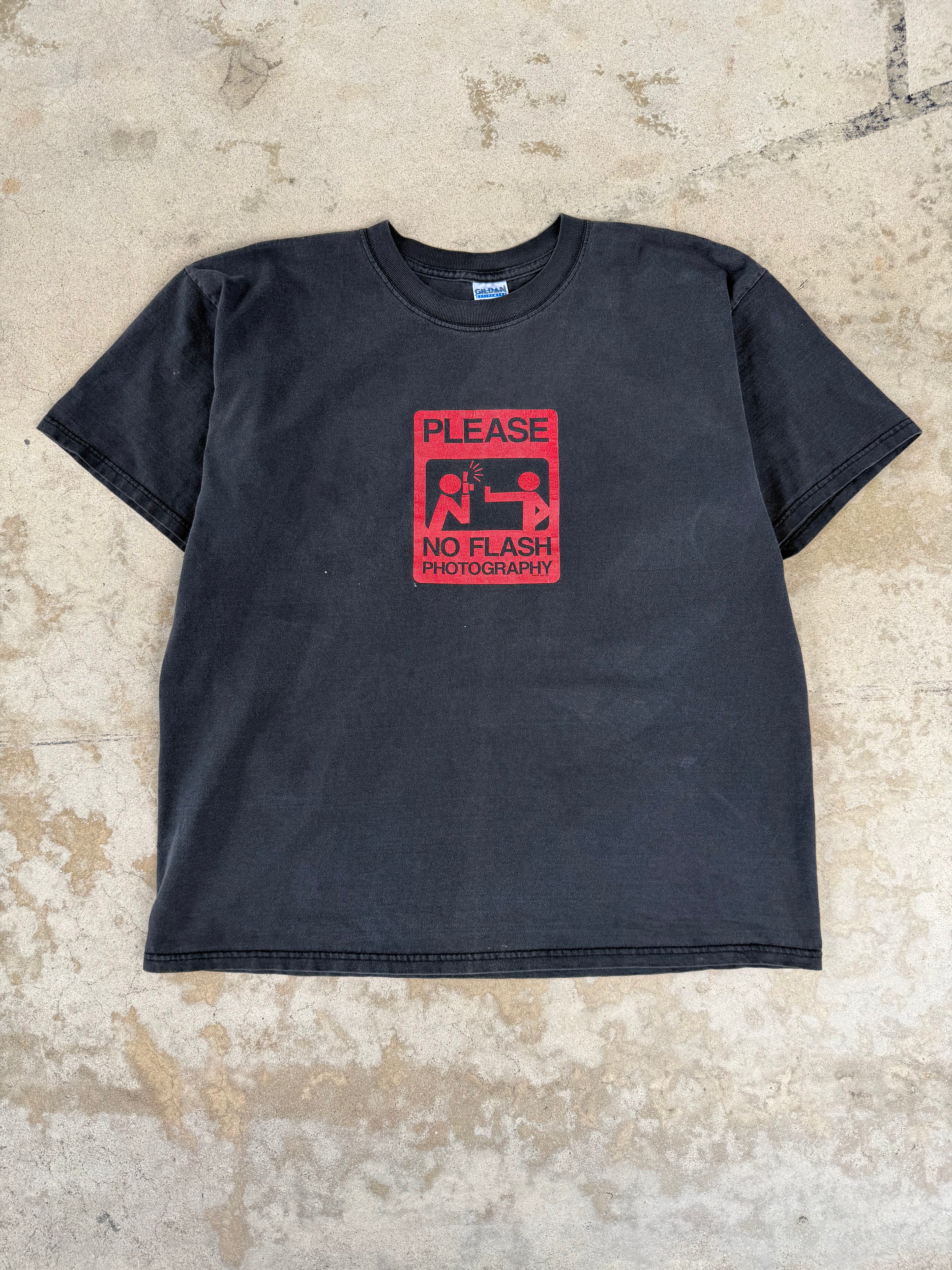 00s No Flash Photography | XL