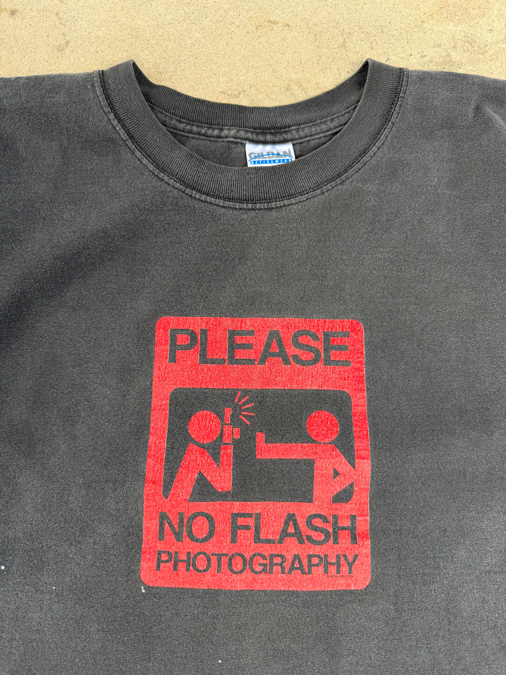 00s No Flash Photography | XL