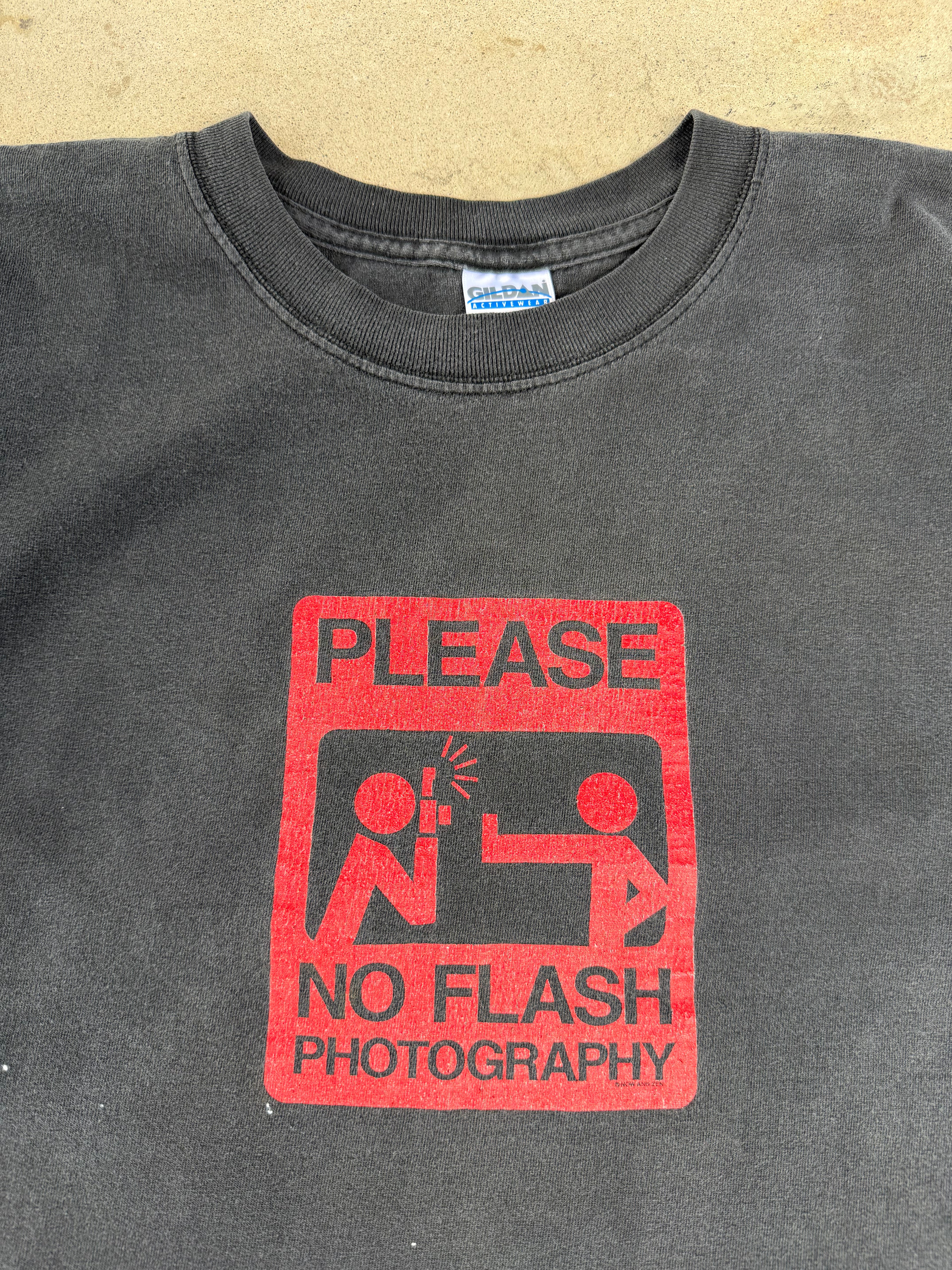00s No Flash Photography | XL
