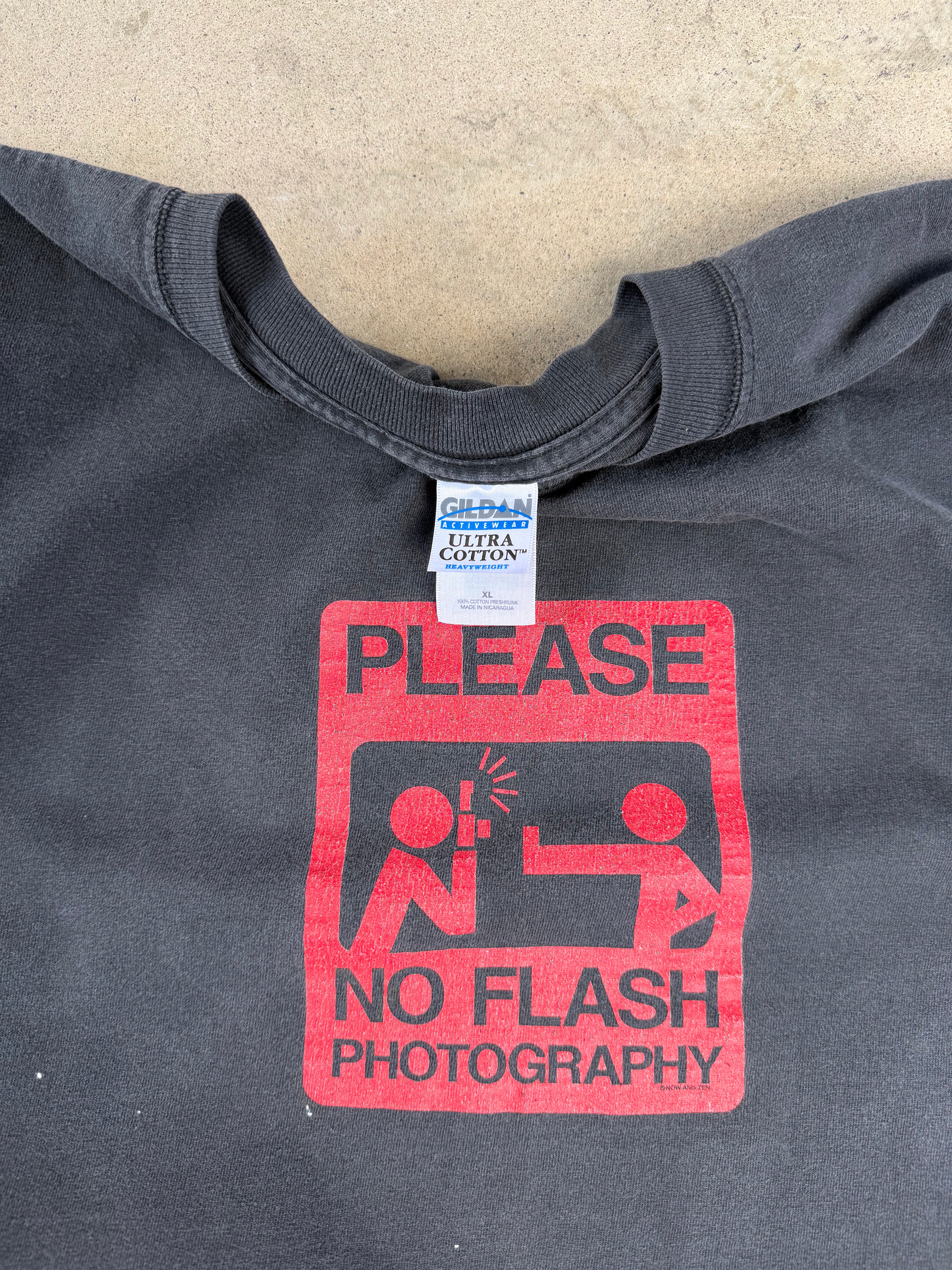 00s No Flash Photography | XL