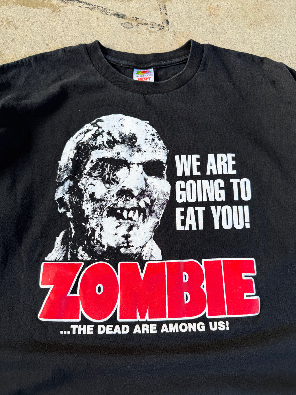 00s Zombie "dead are among us" Tee | XL