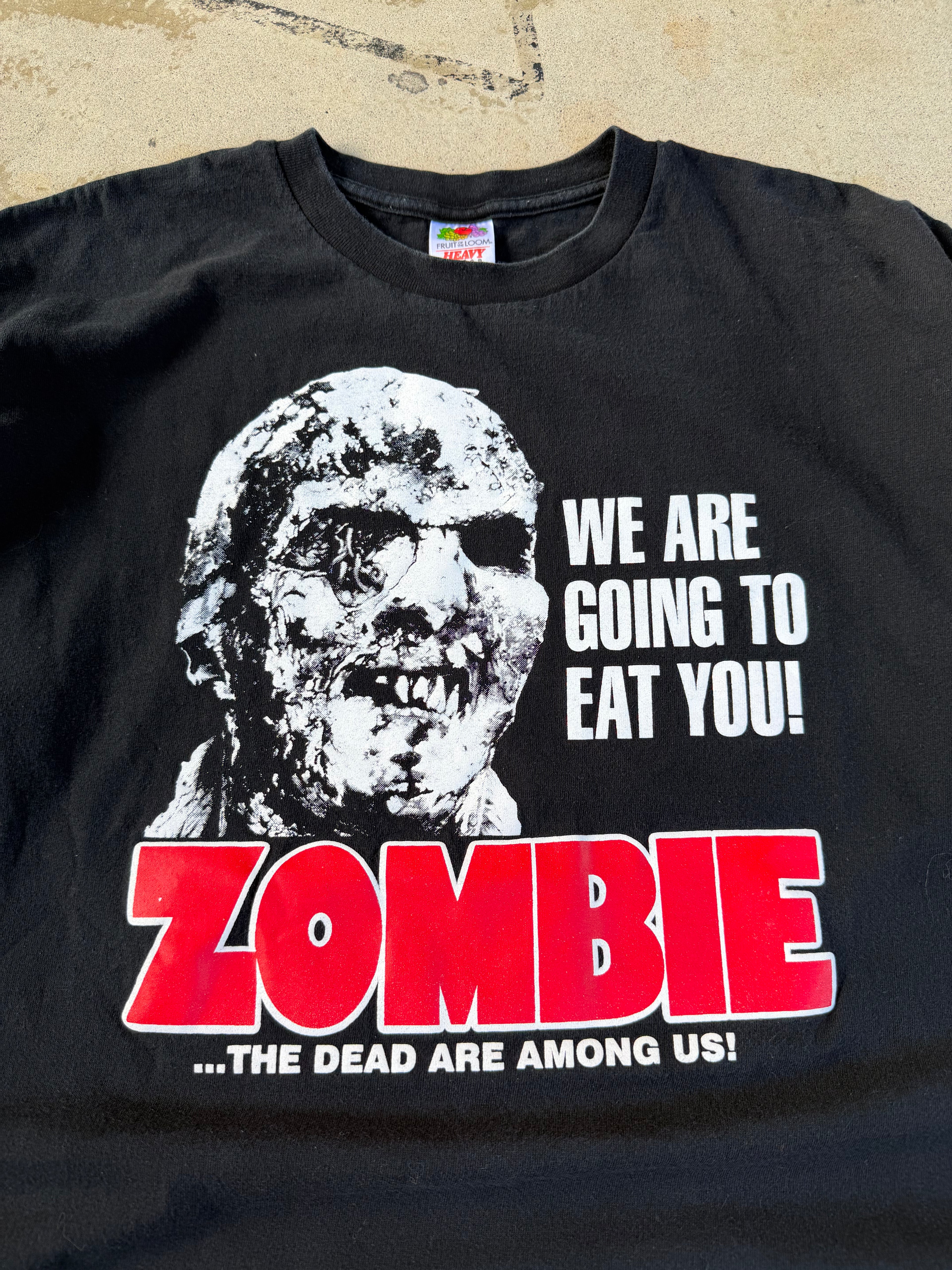 00s Zombie "dead are among us" Tee | XL