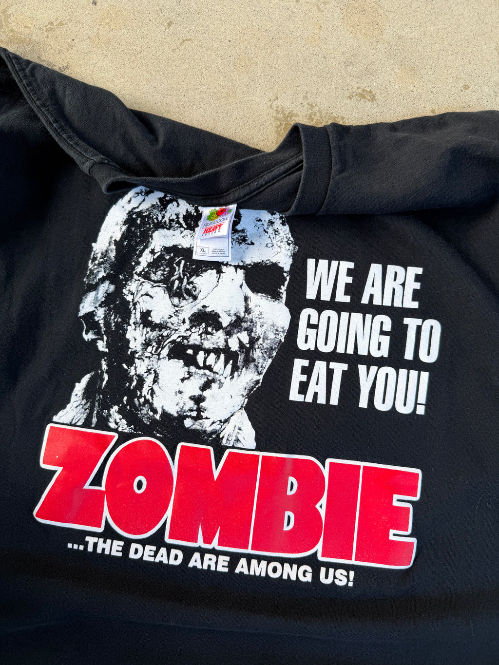 00s Zombie "dead are among us" Tee | XL