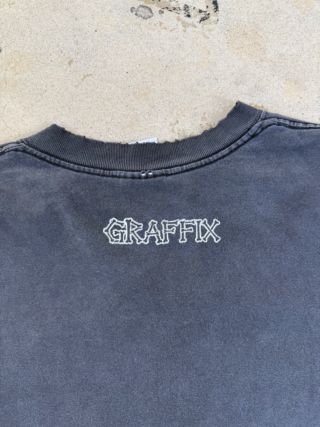90s Faded/Thrashed Graffix Bong Tee | L